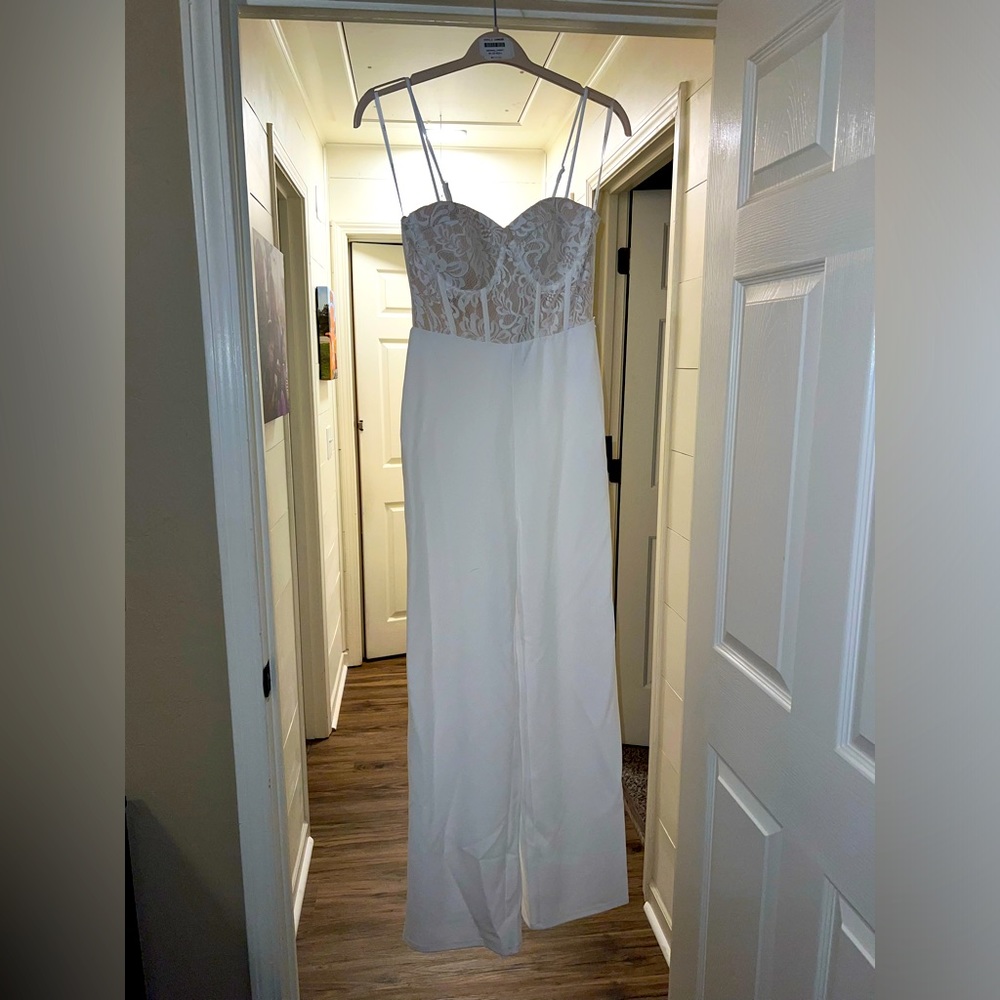 NWT Lulu’s White Jumpsuit